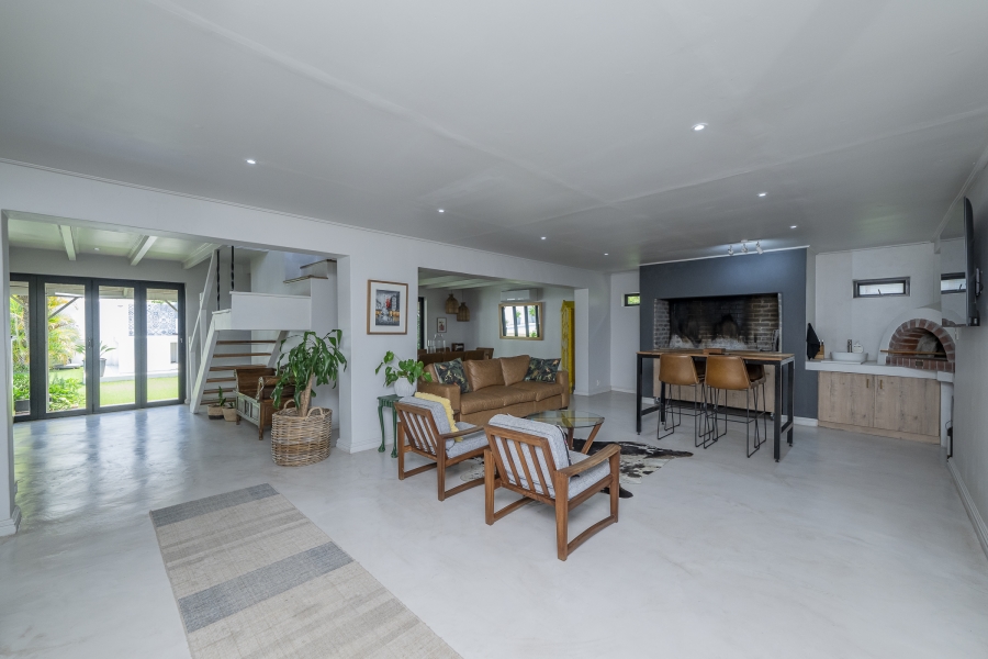 4 Bedroom Property for Sale in Hoog En Droog Western Cape